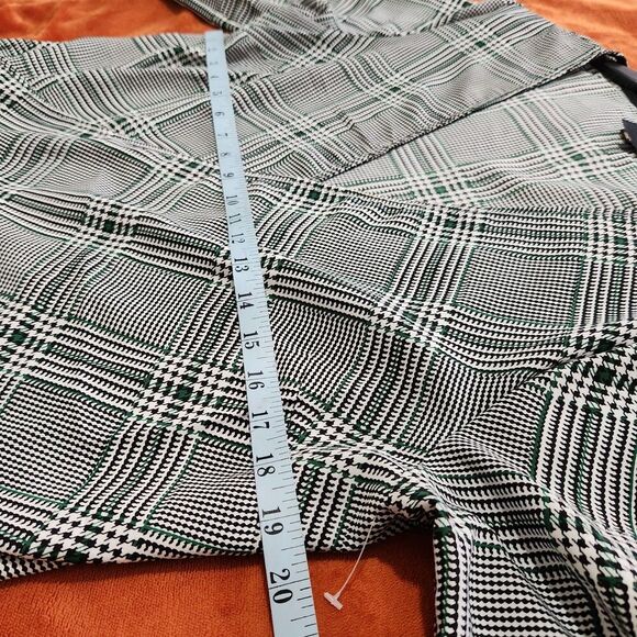 W5 Top Size Medium Green Open Front Twist Roll Tab Sleeves Lightweight New - Picture 6 of 9